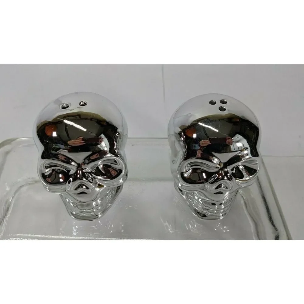 Yankee Candle 2021 Halloween Skull‎ Salt and Pepper Shaker Mirror New in Box